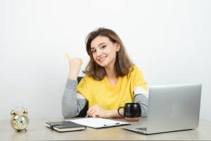 Mehr über den Artikel erfahren Monatsfreibetrag für Werkstudenten: Alles was du 2025 wissen musst